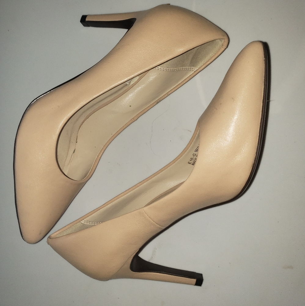 Cole Haan beautiful nude color heels 👠
